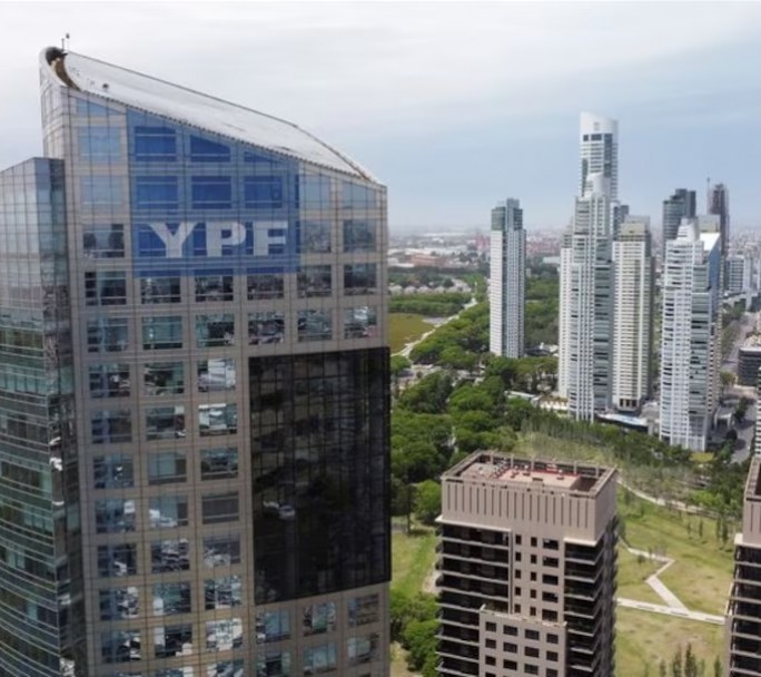 Juicio por YPF: el Gobierno le pide a Preska que suspenda el fallo y descarta negociar con Burford